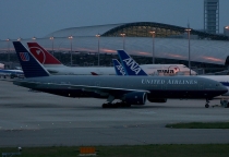 United Airlines, Boeing 777-222ER, N788UA, c/n 26942/82, in KIX 