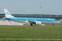 KLM Cityhopper, Embraer ERJ-190STD, PH-EZC, c/n 19000250, in STR