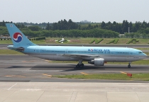Korean Air, Airbus A300B4-622R, HL7243, c/n 692, in NRT