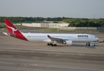Qantas Airways, Airbus A330-303, VH-QPE, c/n 593, in NRT