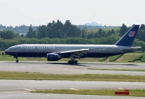 United Airlines, Boeing 777-222ER, N225UA, c/n 30554/377, in NRT