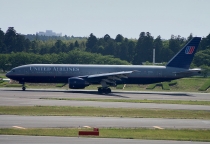 United Airlines, Boeing 777-222ER, N783UA, c/n 26950/60, in NRT