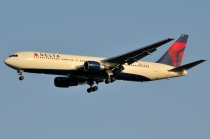 Delta Air Lines, Boeing 767-332ER, N179DN, c/n 25144/350, in TXL