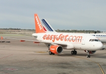 EasyJet Airline, Airbus A319-111, G-EZEV, c/n 2289, in BCN